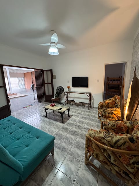 Imóvel de sucesso: Swimming pool and barbecue grill, 2 minutes from the beach em Itanhaém