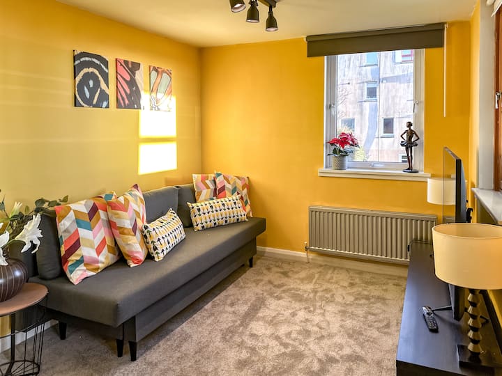 "Sunny Day"new Flat With 5 Beds - Paisley