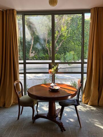 Stunning home with pool & Table Mountain view gallery image 4