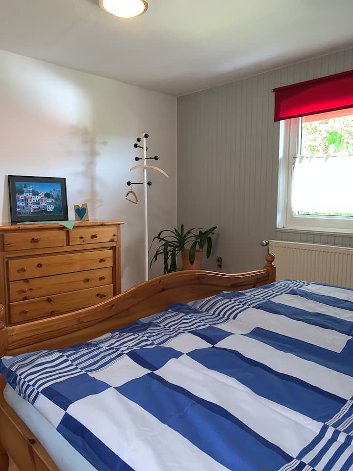 Schlafzimmer 1