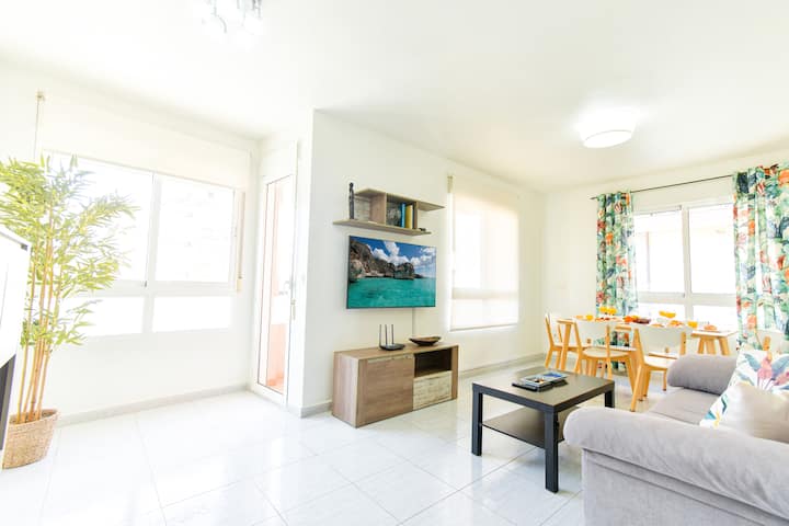Levante Beach · Central Apartment + Parking - Águilas