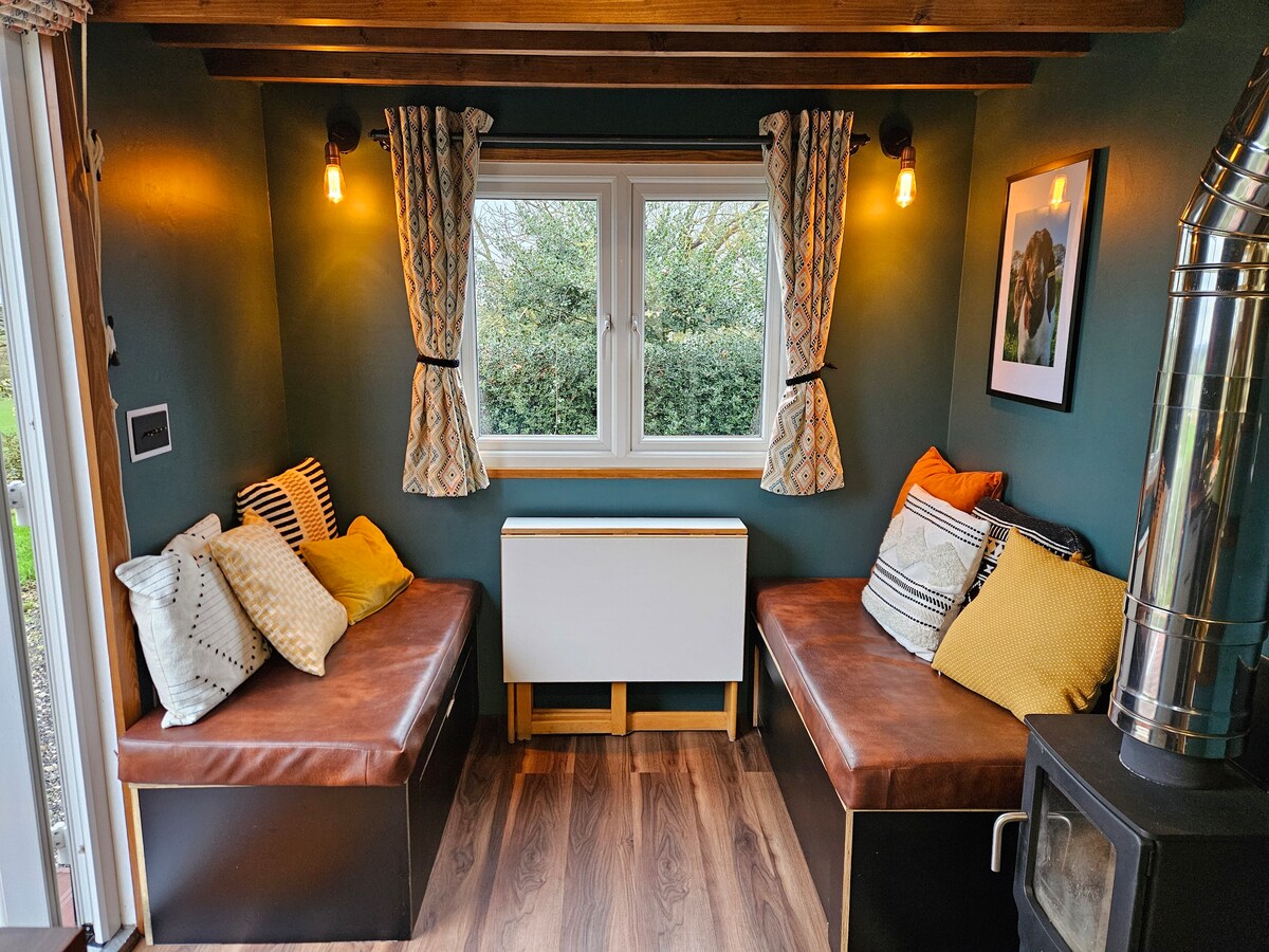 Successful Airbnb property: Tiny House, Shepherds hut, Cabin in Worcestershire