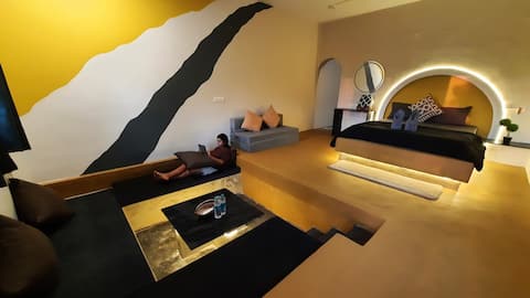 Turtle's Studio Room - Yellow (Beach Front)