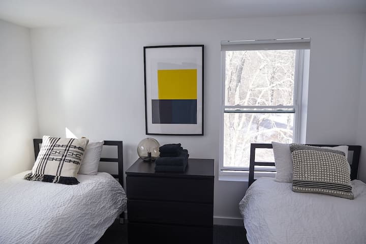 Perfect for families or friends. Quiet, comfortable, and tucked away for a deep night’s sleep in the mountain air.