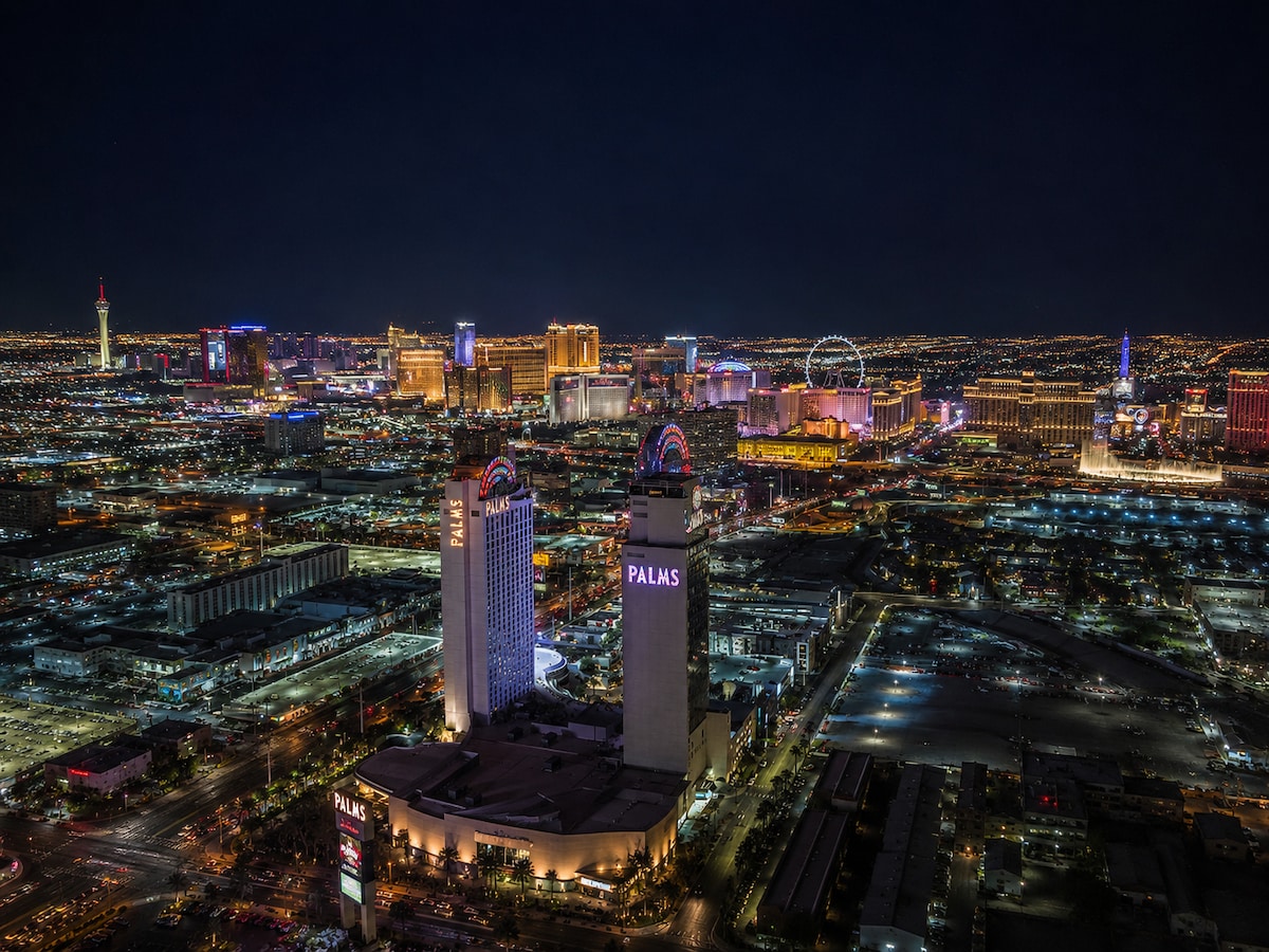 *38FL Luxury* Strip View | Balcony | Free Parking