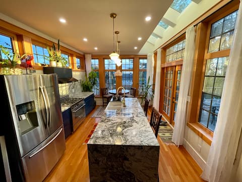 4 Bedroom Modern Heritage House- Central Lonsdale