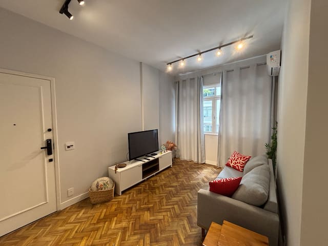 Apto reformado Copacabana