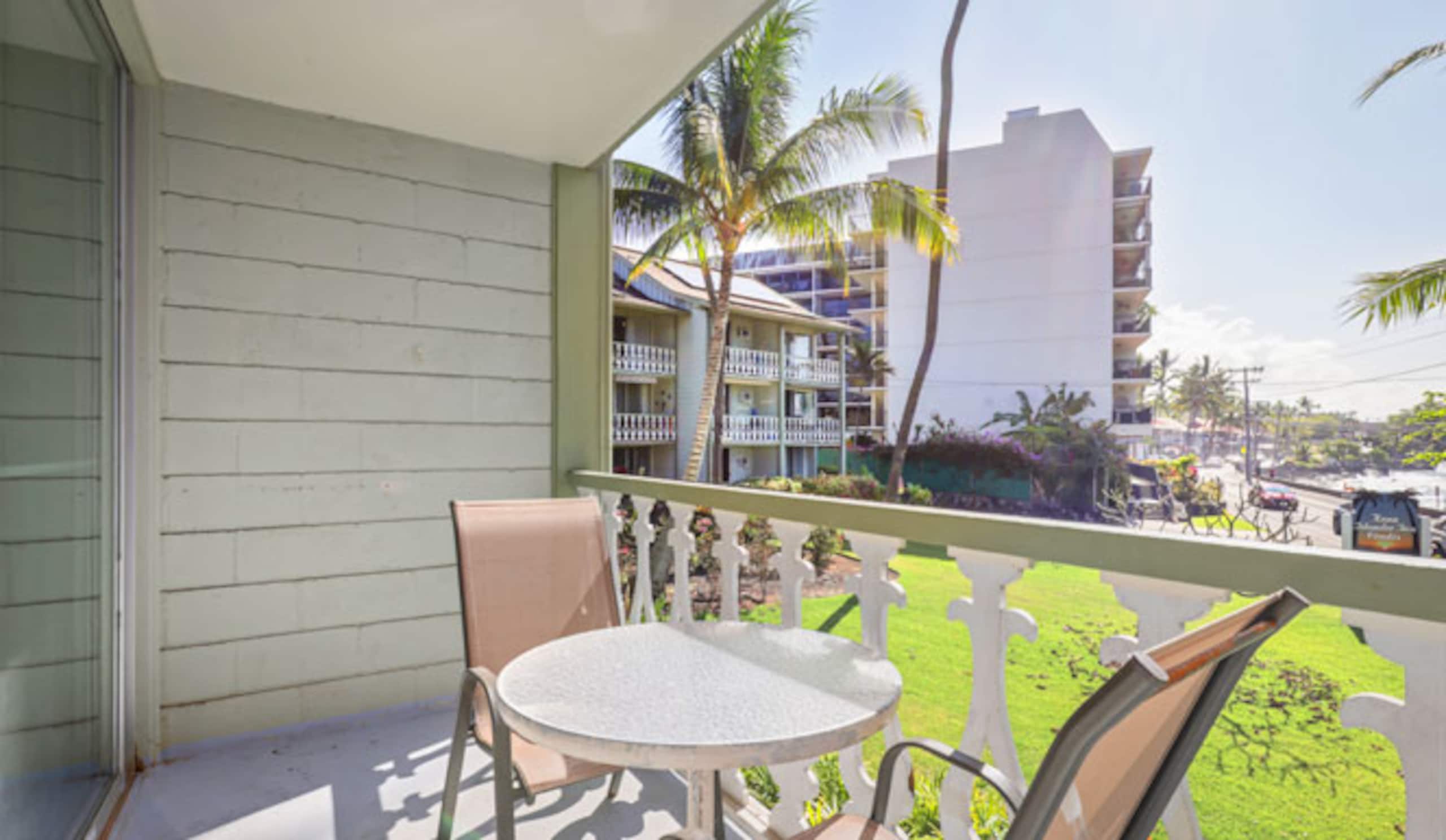 Hotel in Kailua-Kona · ★4.58 · Studio · 2 beds · 1 private bath - Image 5