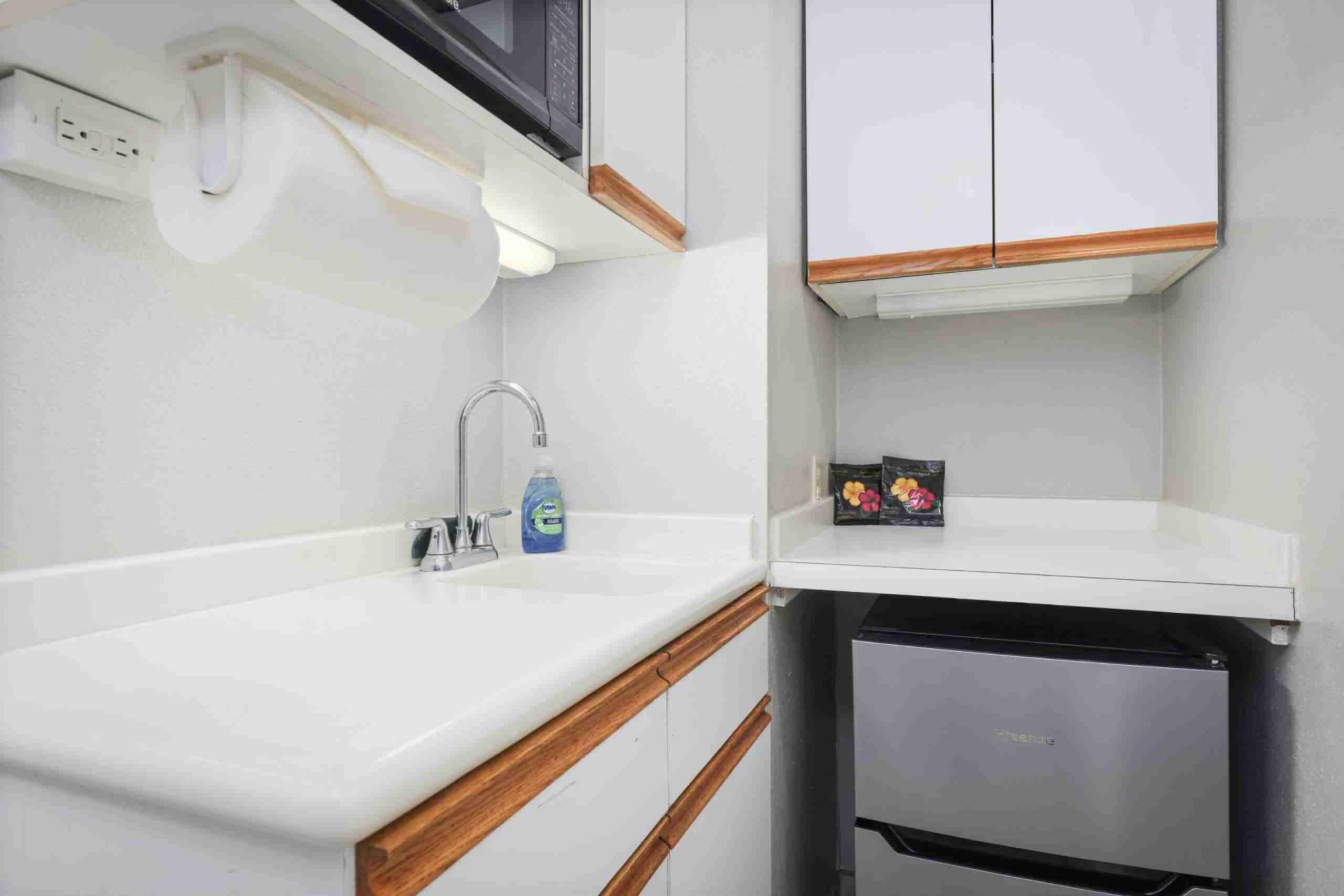 Hotel in Kailua-Kona · ★4.58 · Studio · 2 beds · 1 private bath - Image 2