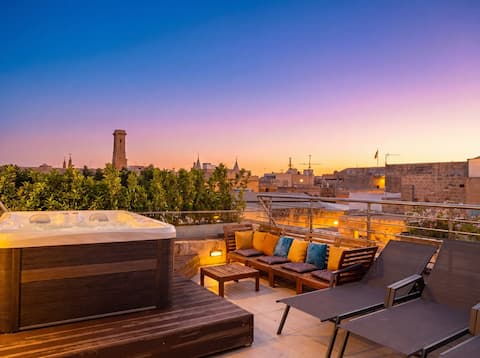 Palazzino Valentina – Your 1500s Palazzo + Jacuzzi