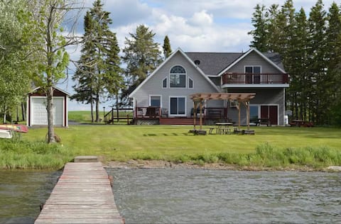 Beautiful Lakefront Home On Long Lake w/Guest Apt