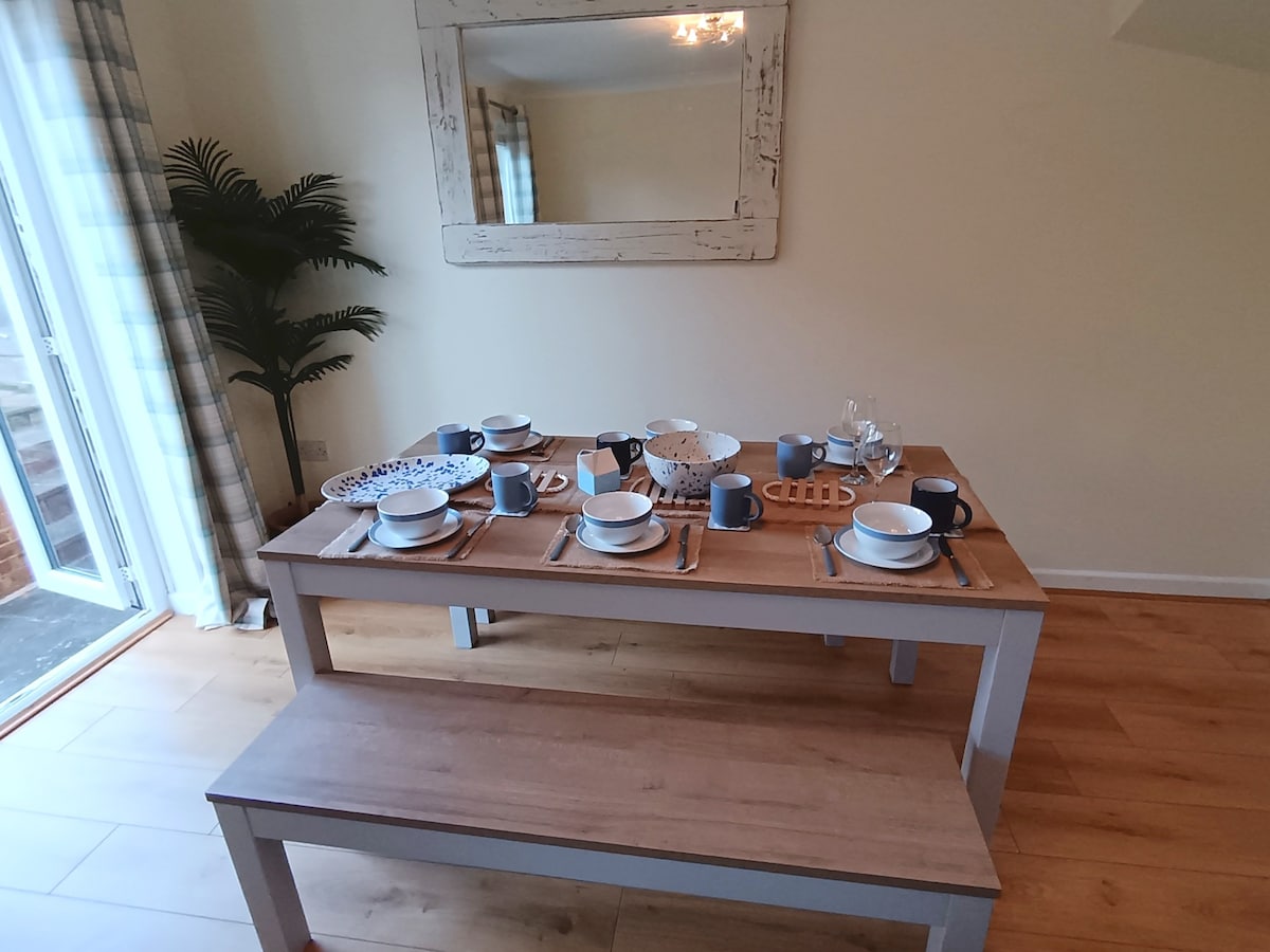 Top performing Airbnb: Beach 2 mins walk Family Paws&Parking. enc. garden in Camber