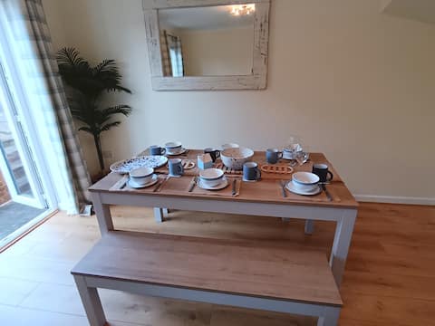 Top performing Airbnb: Beach 2 mins walk Family Paws&Parking. enc. garden in Camber