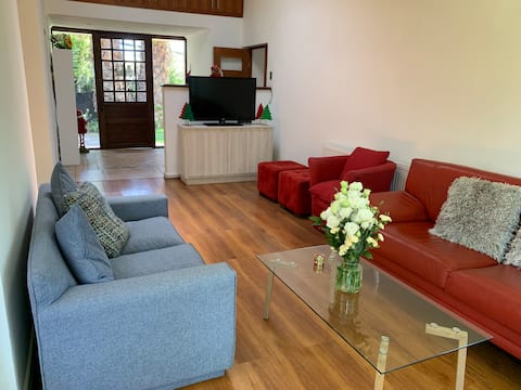 Top performing Airbnb: House in Vitacura 12 people pool snow shopping clinics in Vitacura