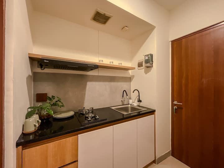 Classy Apartment With Big Tv - Pool, Netflix - Bekasi