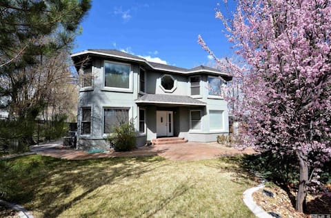 Skyline oasis *Golf Course *Hot Tub *Sauna