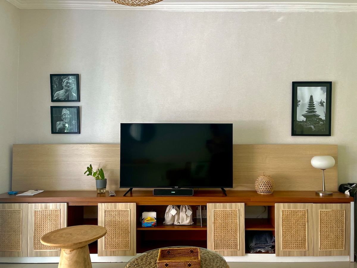 Villa in South Kuta · ★4.6 · 2 bedrooms · 2 beds · 3 private baths รายการ Airbnb เปรียบเทียบ