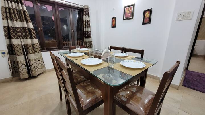 Dining area image 3
