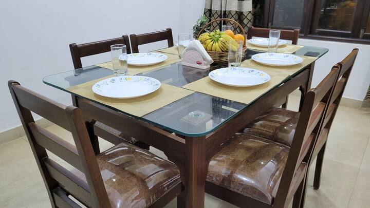 Dining area image 2