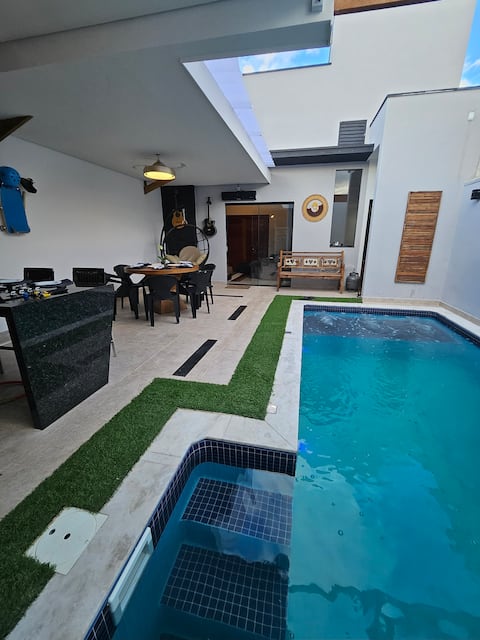 House with Incredible Leisure Space and Heated Pool