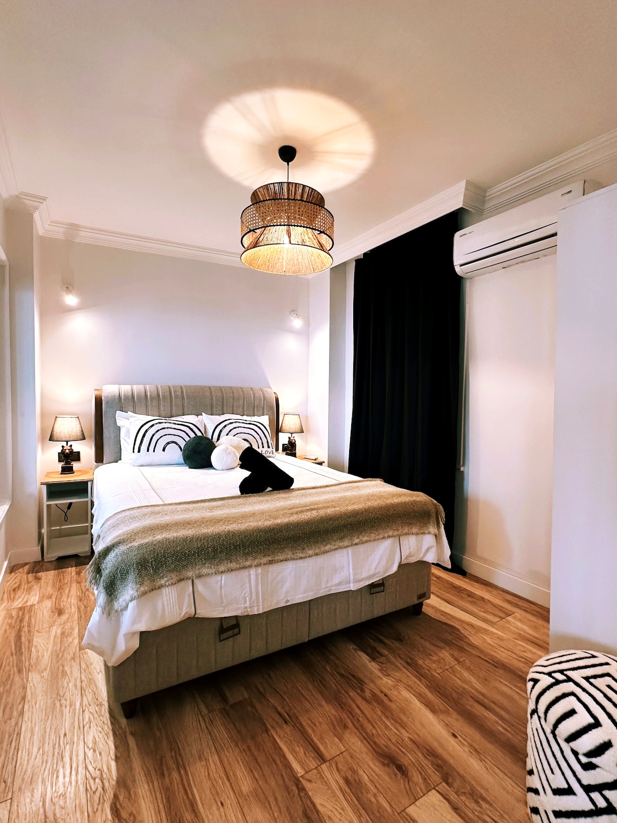 บอสฟอรัสดูเตียงขนาดคิงไซส์เครื่องปรับอากาศเฟอร์นิเจอร์มีสไตล์และตู้เสื้อผ้าขนาดใหญ่ผ้าเช็ดตัวเครื่องทำความร้อน 7/24