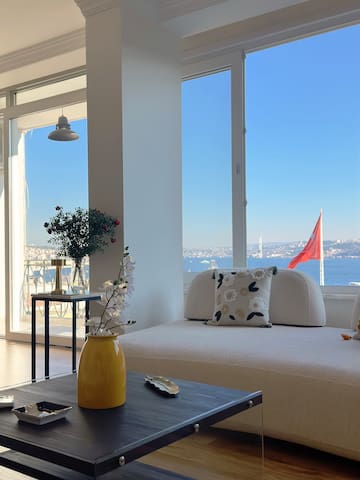 Deluxe sapphire Bosphorus viewed city center Apt.