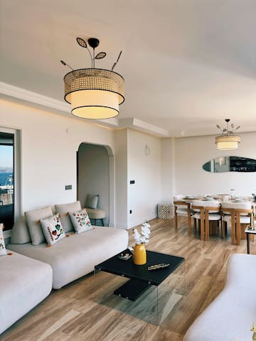 Deluxe sapphire Bosphorus viewed city center Apt. gallery image 4