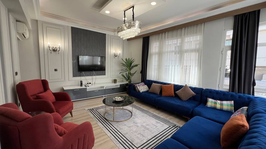 Taksim Square Luxury 4BR Next to Hotels Full A/C gallery image 2