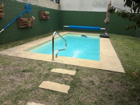 House with pool for 6 people