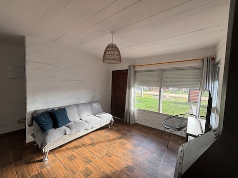 Propiedad de Airbnb exitosa: House half a block from the beach, 2 bedrooms en Buenos Aires