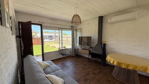 Successful Airbnb property: House half a block from the beach, 2 bedrooms in Buenos Aires