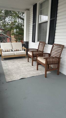 Spacious single family w/ free parking gallery image 3
