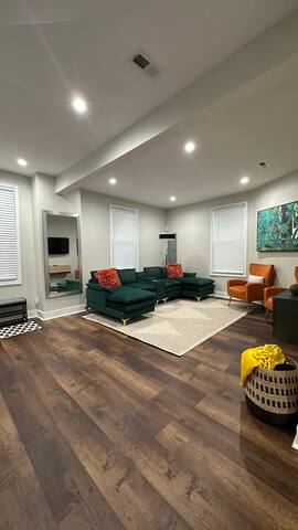 Spacious single family w/ free parking gallery image 5