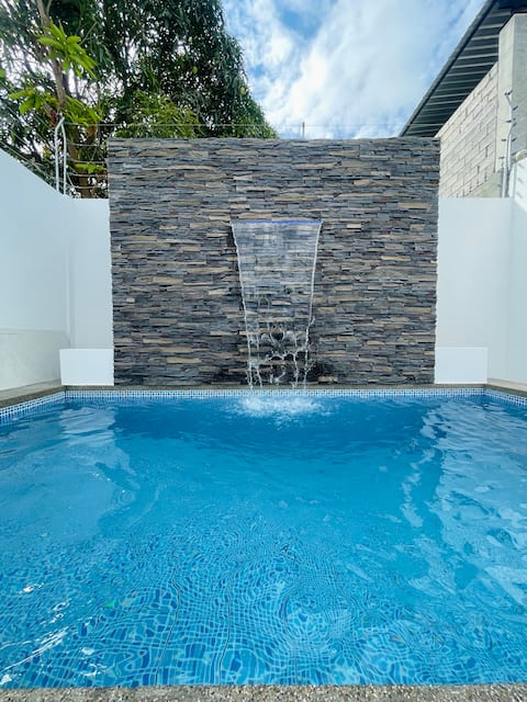 Beautiful house in Salinas pool