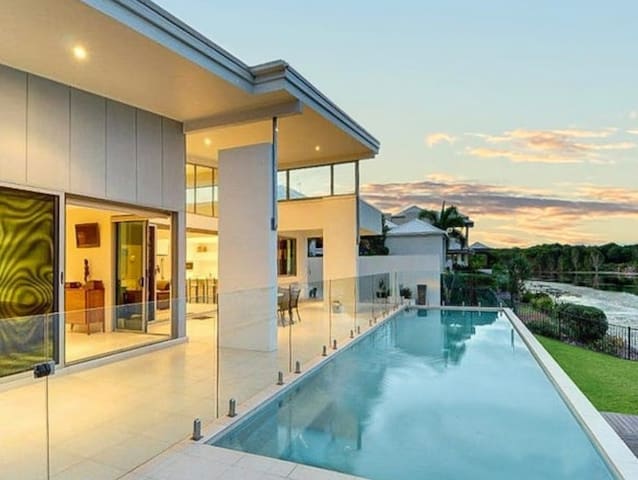 Lakefront Luxury: Golf & Beaches