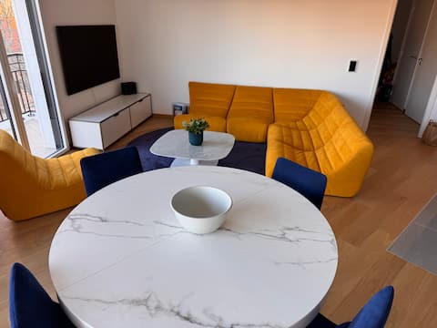 Popular Airbnb listing: Beautiful quiet 3-bedroom apartment near downtown with closed garage in Aix En Provence