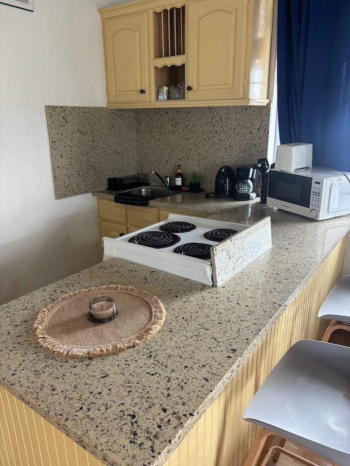 Rose Apartments- Close To Beach W/ Pool- Studio - Bridgetown