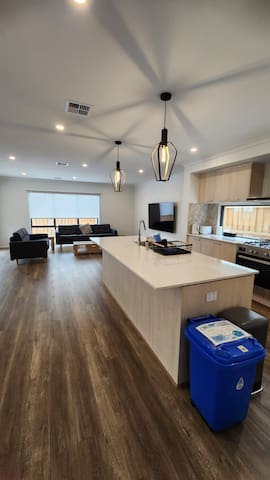 Modern spacious home Wyndham