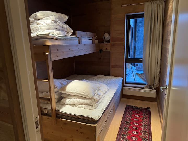 90 cm lart dhe 160 poshtë