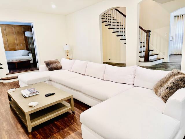 Spacious Retreat Near the Lake