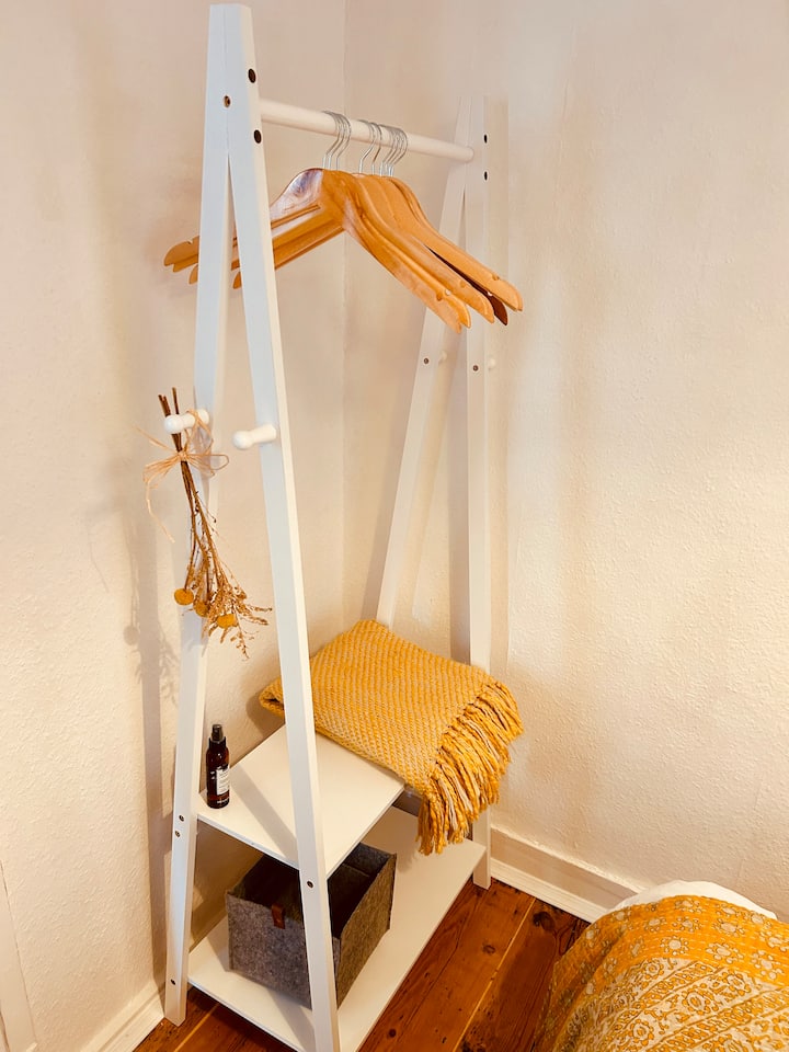 Medium bedroom clothes rack 