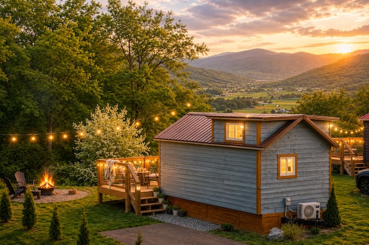The Lookout — Romantic Tiny Home w/ Mountain Views - Tiny houses