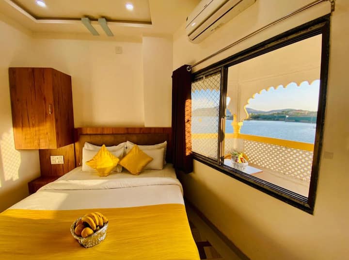 Lake Facing Balcony Room - 烏代浦