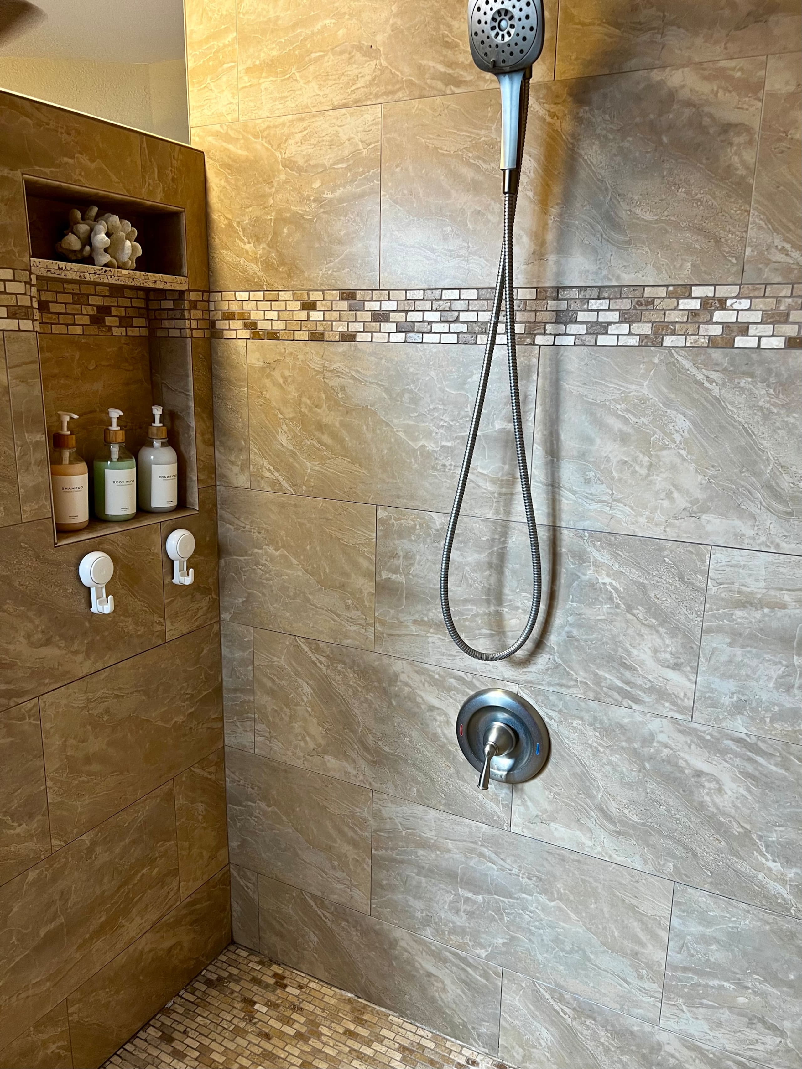 5* Reviews! Spacious Tropical Retreat + Pool + AC - Photo 38
