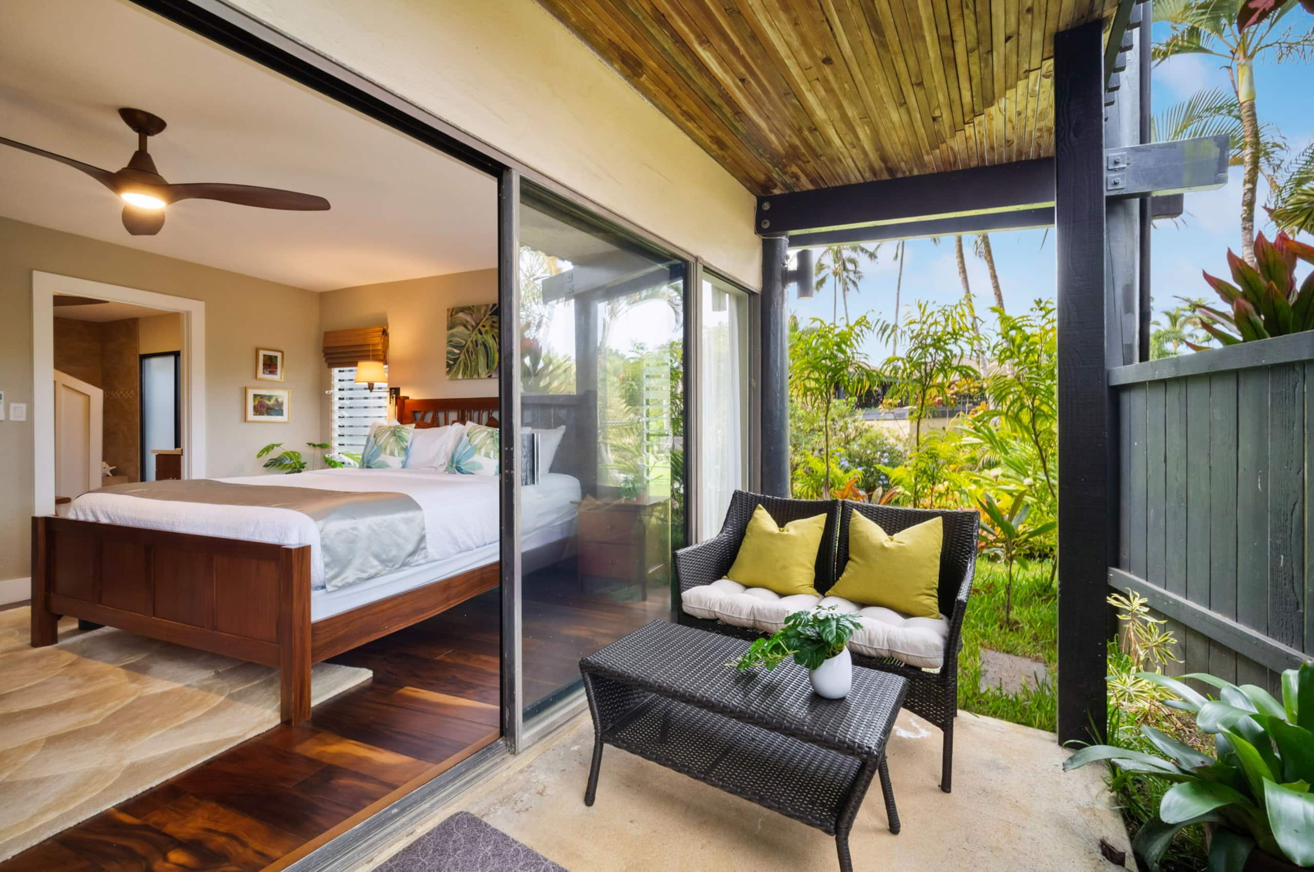 5* Reviews! Spacious Tropical Retreat + Pool + AC - Photo 22
