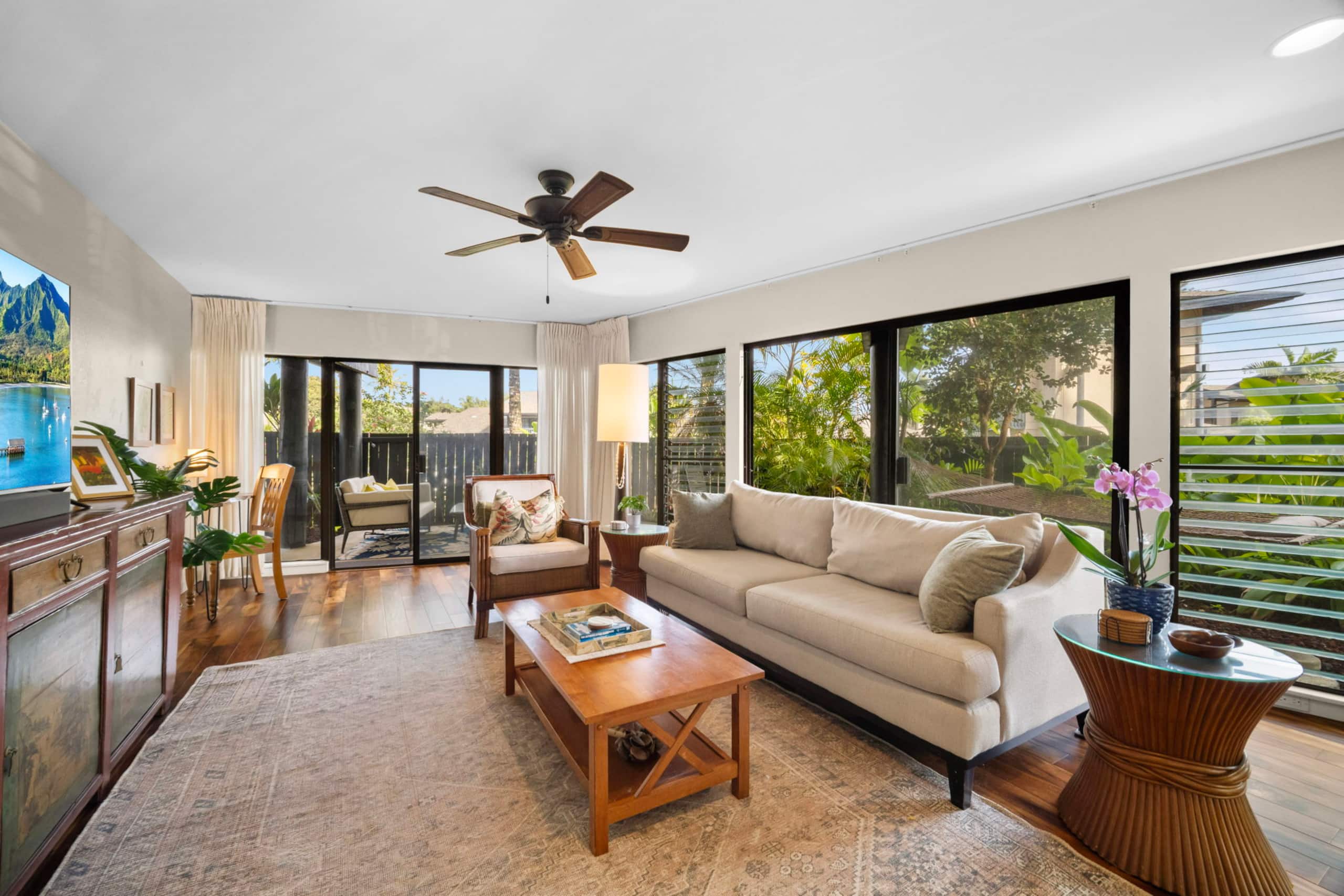 5* Reviews! Spacious Tropical Retreat + Pool + AC - Main photo
