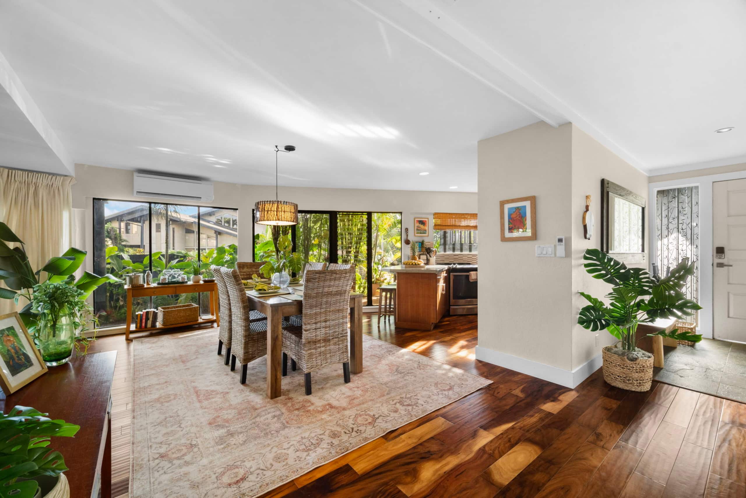 5* Reviews! Spacious Tropical Retreat + Pool + AC - Photo 14