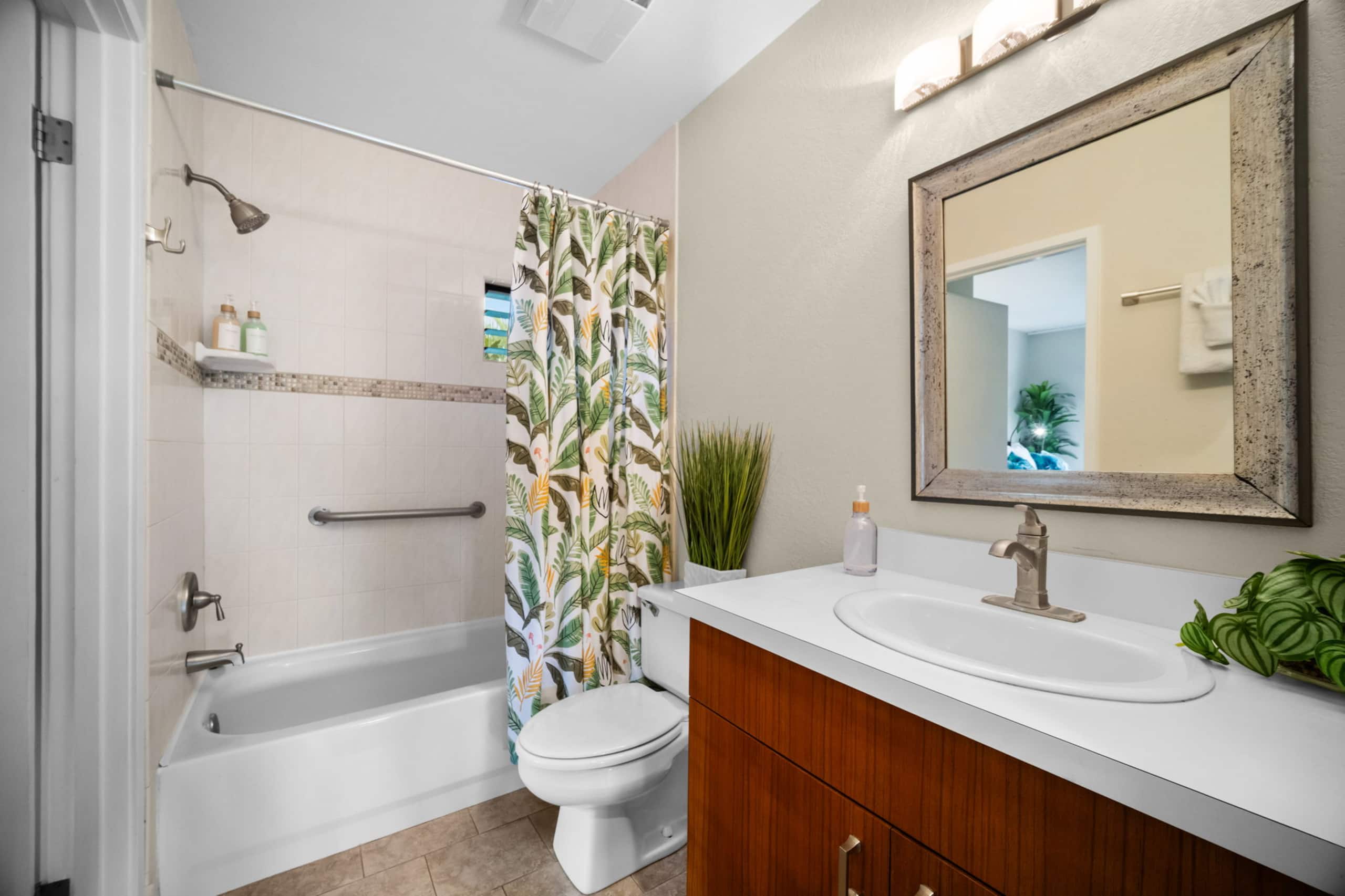 5* Reviews! Spacious Tropical Retreat + Pool + AC - Photo 43