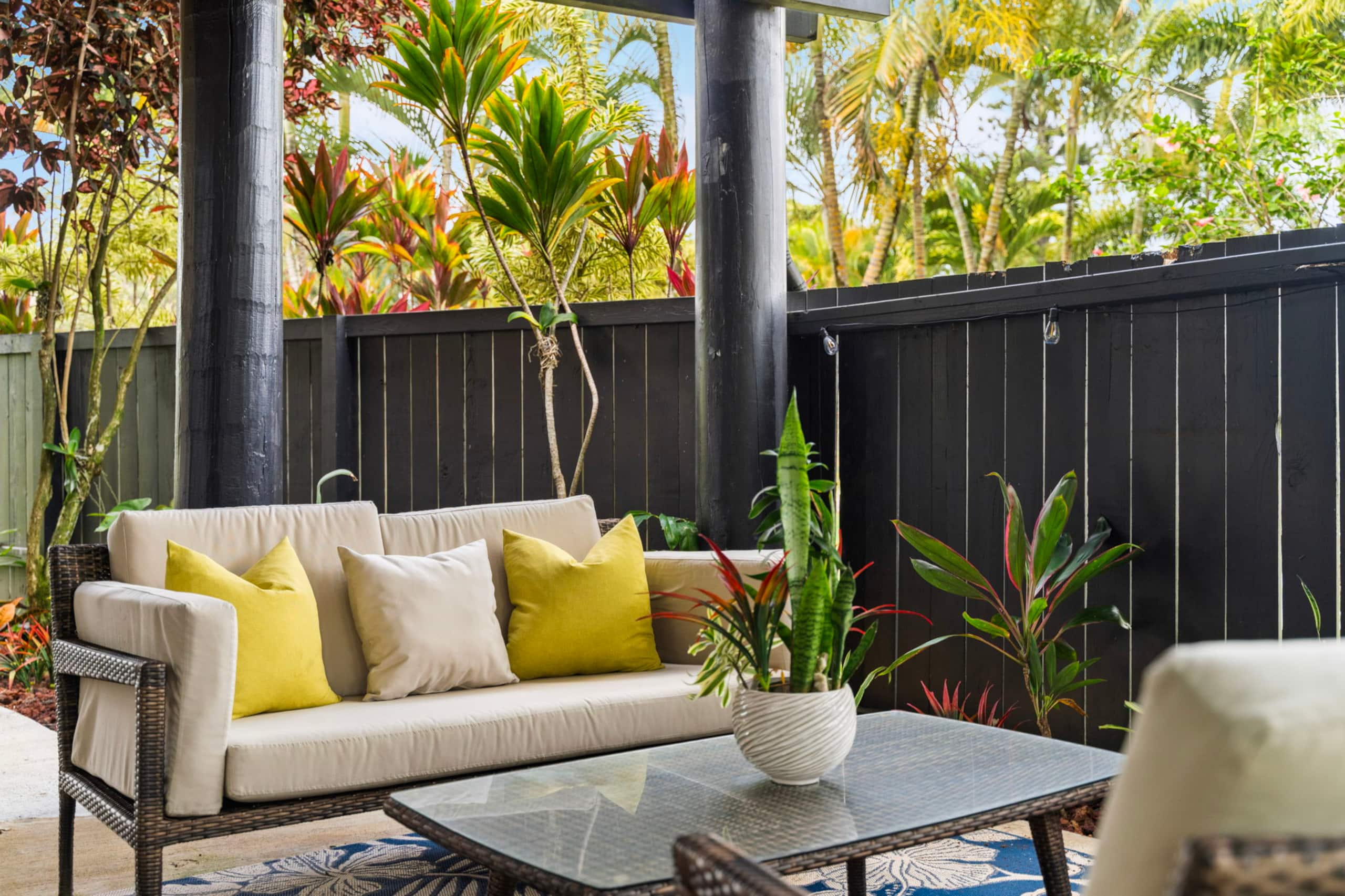 5* Reviews! Spacious Tropical Retreat + Pool + AC - Photo 51