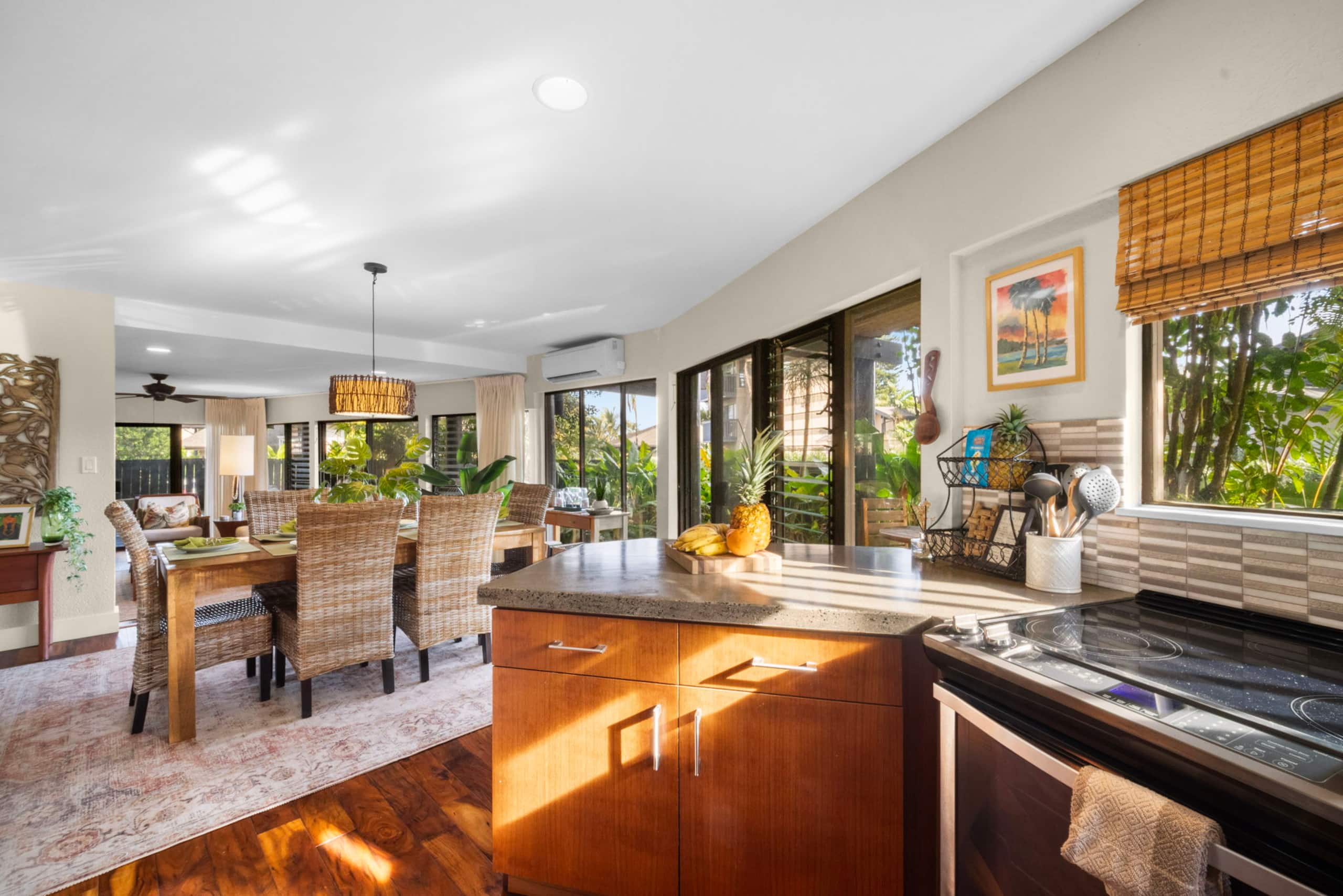 5* Reviews! Spacious Tropical Retreat + Pool + AC - Photo 10